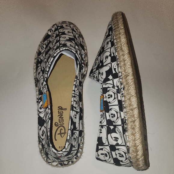 Mickey Mouse Espadrilles - Picture 2 of 4